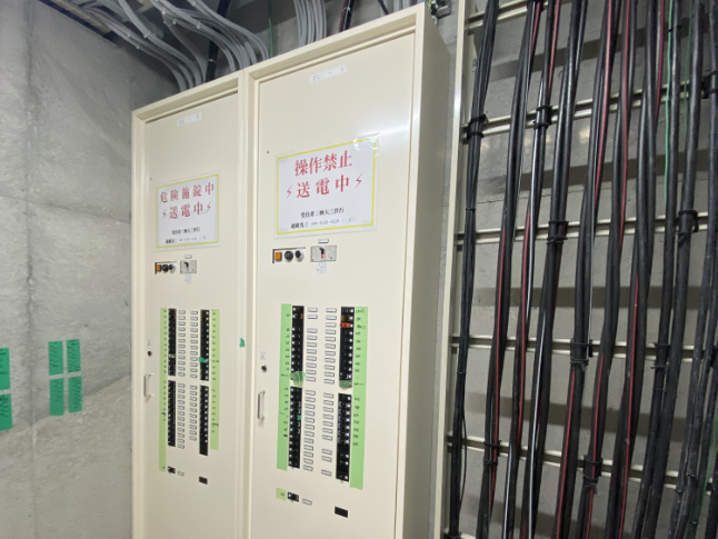 ラック・ケーブル・分電盤敷設